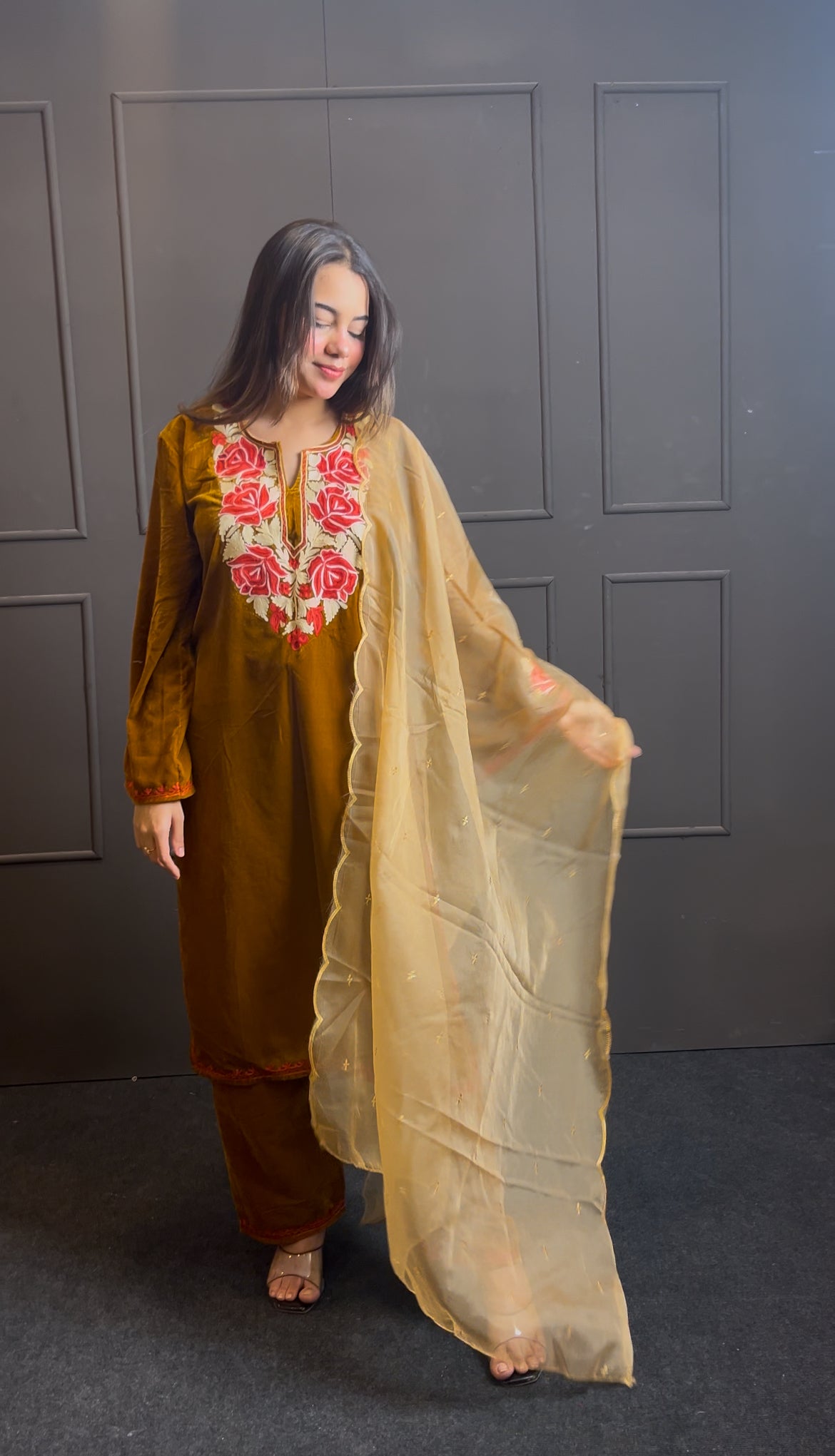 Luxury fits by BEGUM’S✨ velvet embroidered suit