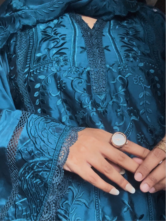 Close-up of intricate embroidery and lace work on organza silk kurta – ethnic ready-to-wear set