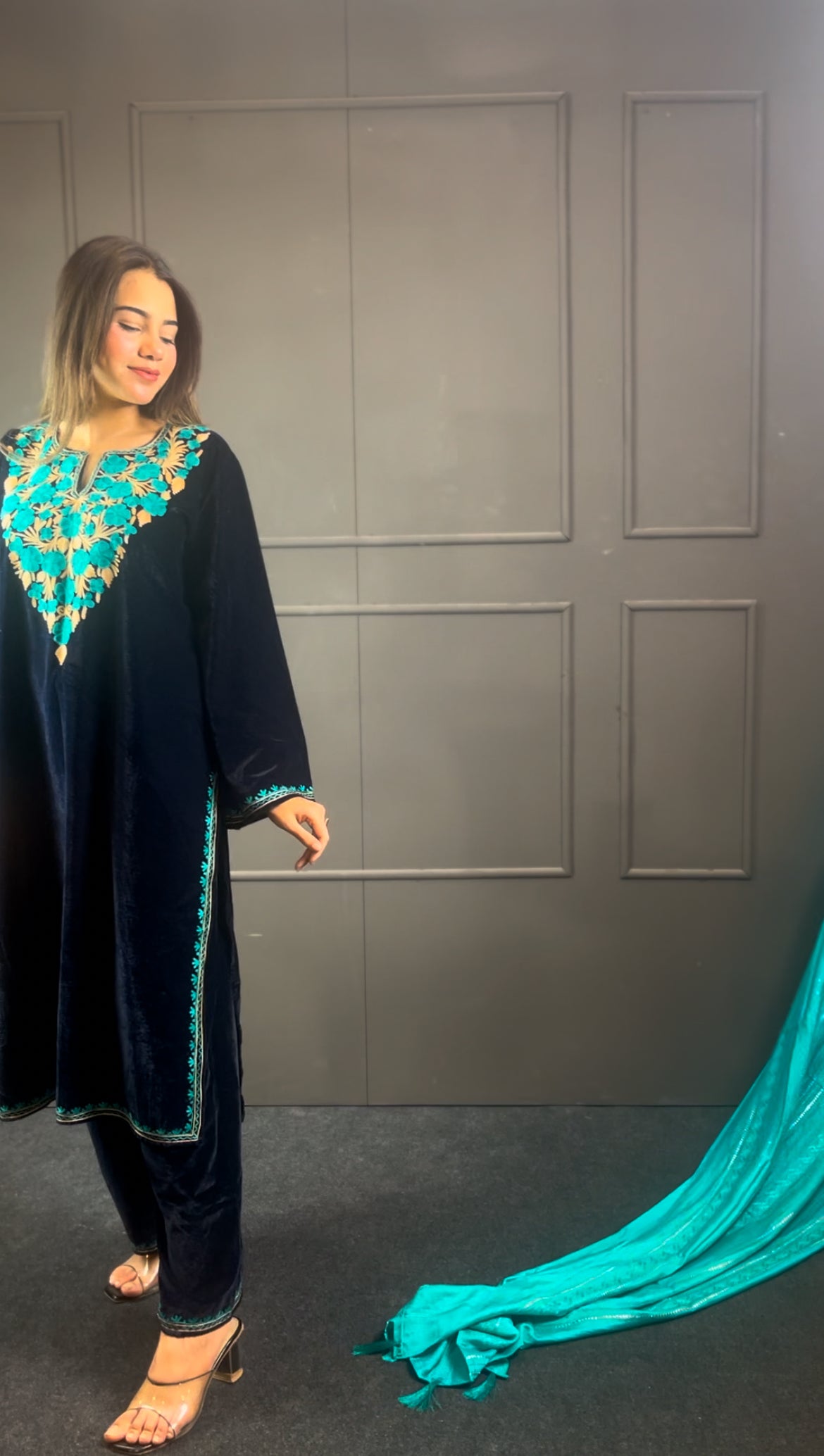 Luxury fits by BEGUM’S✨ velvet embroidered suit
