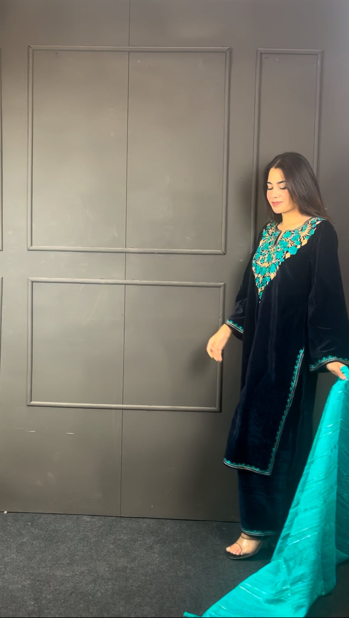 Luxury fits by BEGUM’S✨ velvet embroidered suit