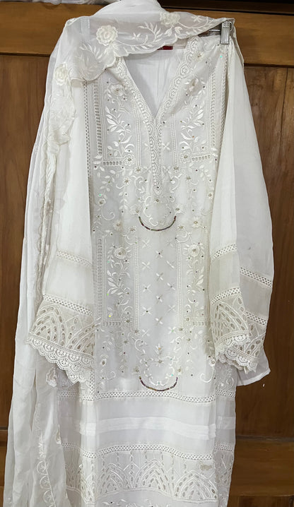 Luxury fits by BEGUM’S organza suit set✨🌙