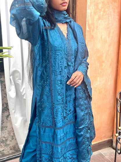 Luxury fits by BEGUM’S organza suit set✨🌙